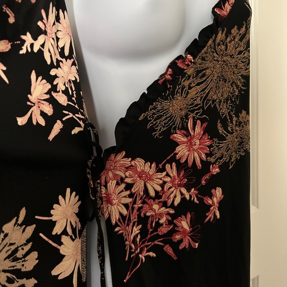 Biaggi Flowers Wrapped Dress Size Small - Picture 4 of 7